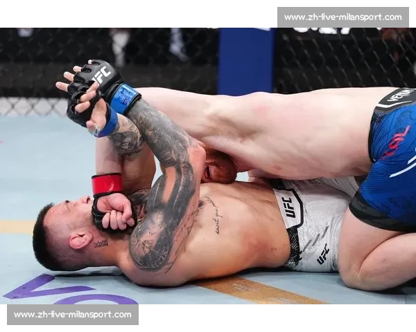 第三回合飞膝绝杀！马利克技术判定终结布伦戴奇