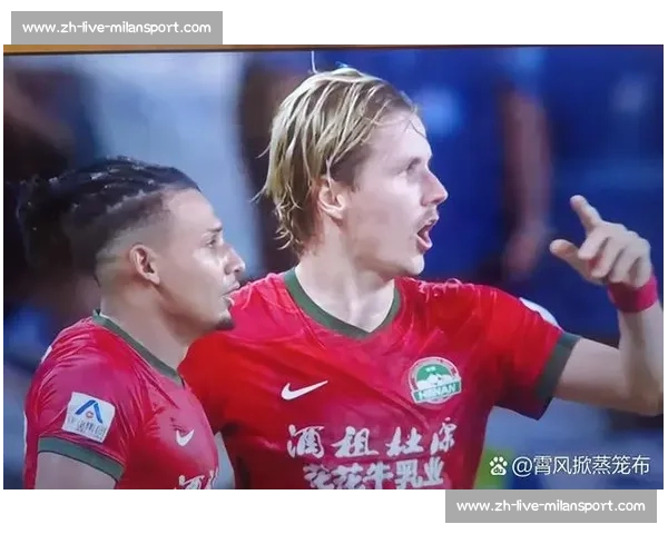 申花 VAR 争议判罚：同一动作两年不同判，媒体人炮轰尺度不公