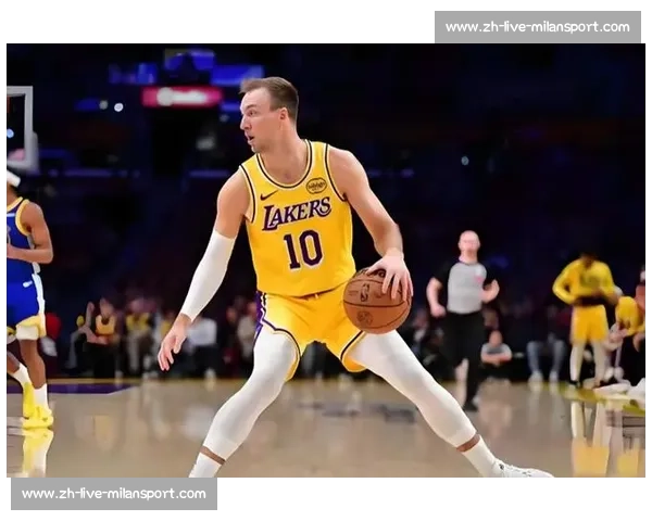 老鹰 4 年 6200 万签换沃克 + 1 年 1100 万签肯纳德！萨总打造 12 人攻防一体新阵